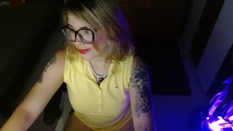 Snapshot of cuteisabella_a chatting on June 22, 6:38 pm isabella online show from June 22, 6:38 pm