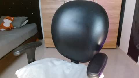 Snapshot of cuteisabella_a chatting on June 25, 12:43 am isabella online show from June 25, 12:43 am
