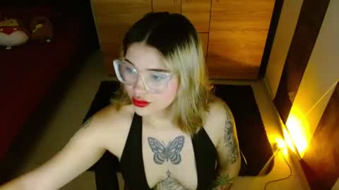 Snapshot of cuteisabella_a chatting on July 14, 6:35 pm isabella online show from July 14, 6:35 pm