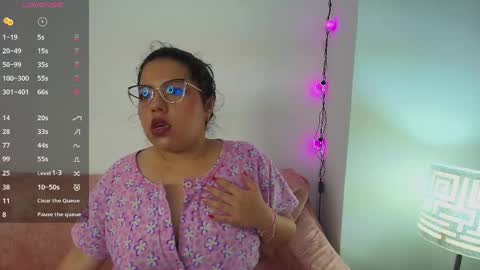 Snapshot of cutejess45 chatting on March 10, 9:43 am tell me jess   online show from March 10, 9:43 am