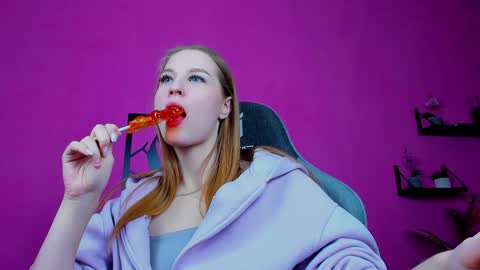 Rina online show from December 9, 8:44 am