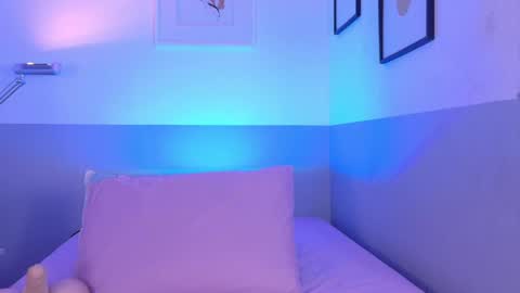 cutepetitee online show from March 17, 8:23 pm