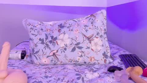 cutepetitee online show from April 14, 10:16 pm