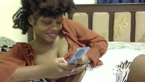 cutermilly online show from December 6, 11:44 am