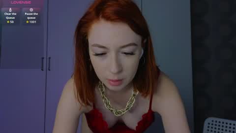 Snapshot of cuteroxyfoxyy chatting on June 6, 8:52 am Roxy online show from June 6, 8:52 am