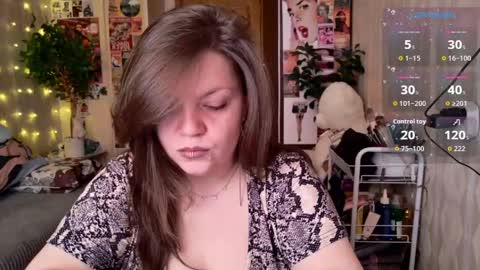 Snapshot of cutewhip chatting on April 22, 1:23 pm cutewhip online show from April 22, 1:23 pm