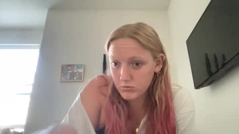 Snapshot of cutey_kiwi chatting on October 10, 9:58 pm Cutey kiwi online show from October 10, 9:58 pm