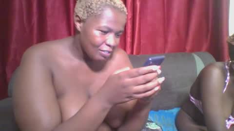 Snapshot of cutey_mellanin chatting on January 28, 7:32 pm cutey_mellanin online show from January 28, 7:32 pm