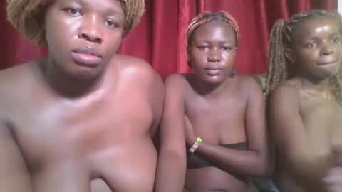 Snapshot of cutey_mellanin chatting on February 1, 1:02 am cutey_mellanin online show from February 1, 1:02 am
