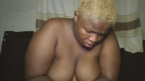 Snapshot of cutey_mellanin chatting on October 21, 2:01 am cutey_mellanin online show from October 21, 2:01 am