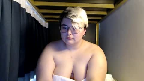 Snapshot of cutie_florence chatting on April 25, 4:26 pm Sophie Lilith online show from April 25, 4:26 pm