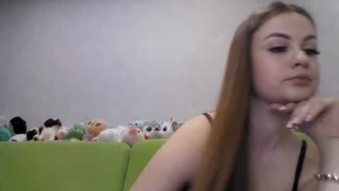 Snapshot of cutie_klo_ chatting on May 10, 1:11 am Chloe online show from May 10, 1:11 am