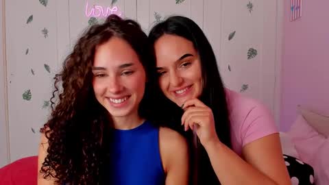 Snapshot of cutie_patooties chatting on February 24, 8:34 am Nicole and Hanna online show from February 24, 8:34 am