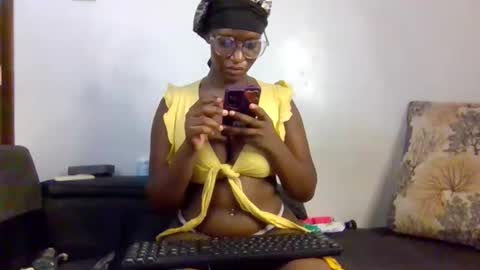 Snapshot of cutie_pumpkin_ chatting on March 24, 11:48 am CUTIE online show from March 24, 11:48 am