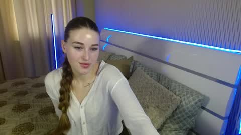 Snapshot of cutie_violet chatting on November 12, 8:04 am ViVi online show from November 12, 8:04 am