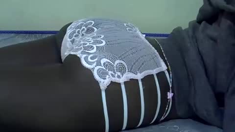 Snapshot of cutiehanish4 chatting on May 27, 1:24 am cutiehanish4 online show from May 27, 1:24 am