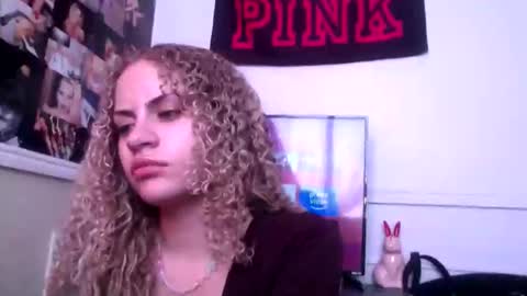 Snapshot of cutiekaylee chatting on October 19, 11:38 pm cutiekaylee online show from October 19, 11:38 pm
