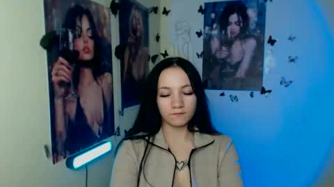 Emma online show from November 11, 1:22 pm