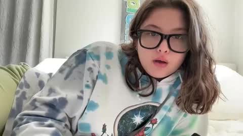 Snapshot of cutieoggg420 chatting on October 16, 2:40 pm Cutieoggg420 online show from October 16, 2:40 pm