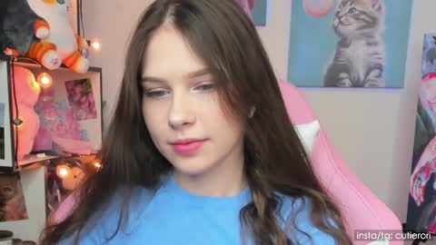 Snapshot of cutierori chatting on December 13, 3:05 am Rori  Instagram cutierori  online show from December 13, 3:05 am