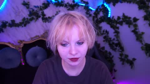 Snapshot of cutiiebunny chatting on October 25, 6:43 am cutiiebunny online show from October 25, 6:43 am