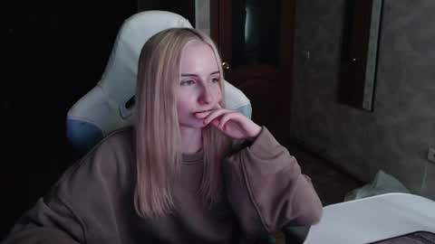 Cutti Crystal online show from April 12, 4:12 pm