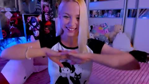Snapshot of cuttie_ponyy chatting on March 22, 9:18 pm Nora online show from March 22, 9:18 pm