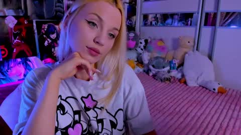 Snapshot of cuttie_ponyy chatting on May 1, 8:24 pm Nora online show from May 1, 8:24 pm