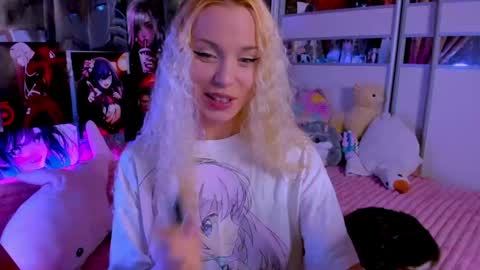 Snapshot of cuttie_ponyy chatting on June 3, 8:25 pm Nora online show from June 3, 8:25 pm
