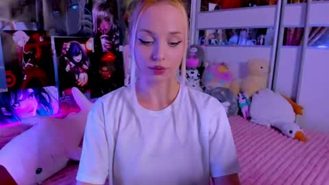 Nora online show from June 25, 8:24 pm