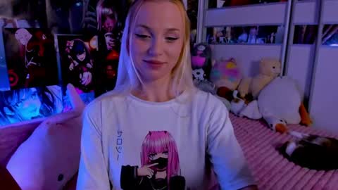 Nora online show from August 4, 8:33 pm