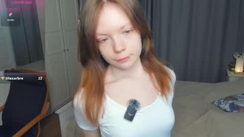 Snapshot of cuty_petite chatting on June 5, 5:47 am Anne online show from June 5, 5:47 am
