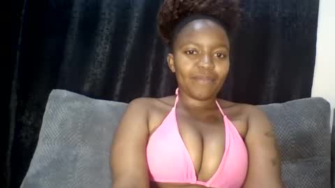 Snapshot of cuvy_babe chatting on July 6, 7:38 pm cuvy_babe online show from July 6, 7:38 pm