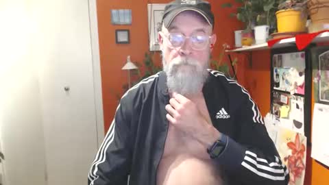 Snapshot of cxcdn chatting on April 5, 6:21 am cxcdn online show from April 5, 6:21 am