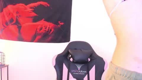 cel I am independent Help me reach 200 thumbs up uwu online show from December 3, 6:21 am