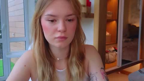 Im Emi streaming with my friend Reyna today online show from March 27, 2:39 pm