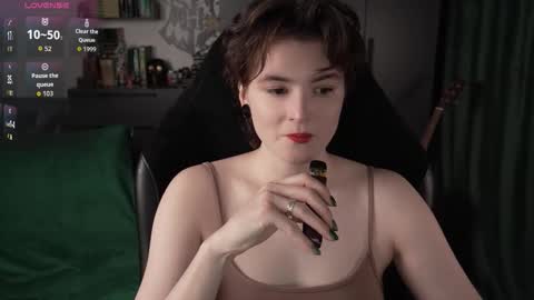 Helen Blossom online show from December 18, 1:39 pm