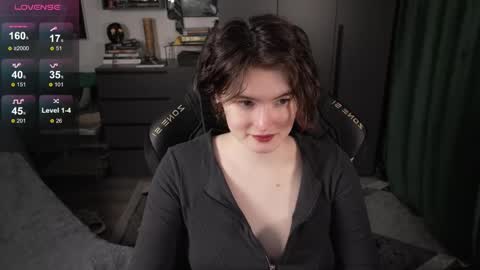 Helen Blossom online show from May 31, 1:40 pm
