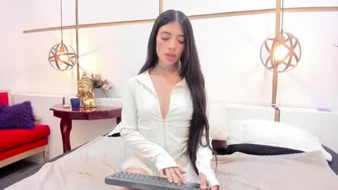 Snapshot of cynthia1fox chatting on June 7, 3:27 pm Cynthia1fox online show from June 7, 3:27 pm