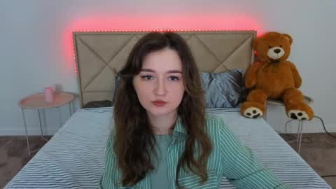 Snapshot of cyrenaluxe chatting on May 9, 5:45 am Cyrena online show from May 9, 5:45 am