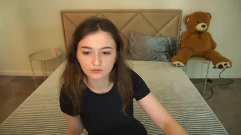 Snapshot of cyrenaluxe chatting on May 27, 5:48 am Cyrena online show from May 27, 5:48 am