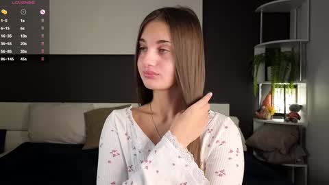 Isabella online show from January 17, 1:04 am