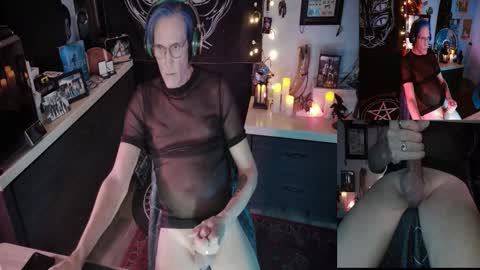 Snapshot of d_j_strokes chatting on December 20, 8:21 am Dave online show from December 20, 8:21 am