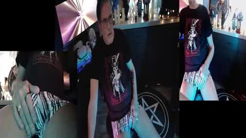 Snapshot of d_j_strokes chatting on February 11, 8:47 pm Dave online show from February 11, 8:47 pm