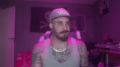 Snapshot of dabirdfree chatting on February 19, 8:16 pm Destroyer online show from February 19, 8:16 pm