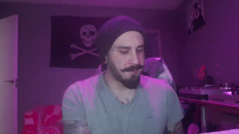 Snapshot of dabirdfree chatting on March 3, 2:07 am Destroyer online show from March 3, 2:07 am