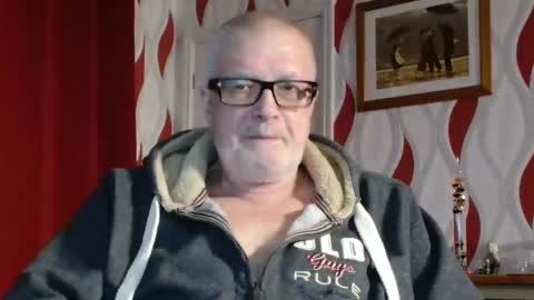 Brian ... online show from December 4, 9:02 pm