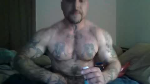 Snapshot of daddy640295 chatting on June 13, 5:05 am daddy640295 online show from June 13, 5:05 am