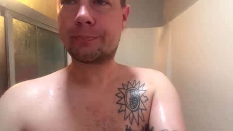Snapshot of daddycam33 chatting on October 7, 4:59 pm DaddyCam33 online show from October 7, 4:59 pm
