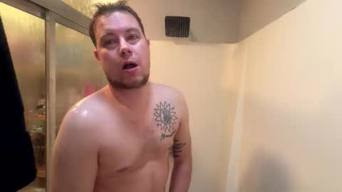 Snapshot of daddycam33 chatting on April 4, 10:51 pm DaddyCam33 online show from April 4, 10:51 pm